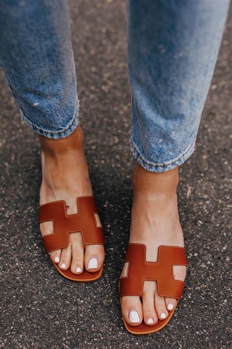 oran hermes sandalen|women wearing hermes oran sandals.